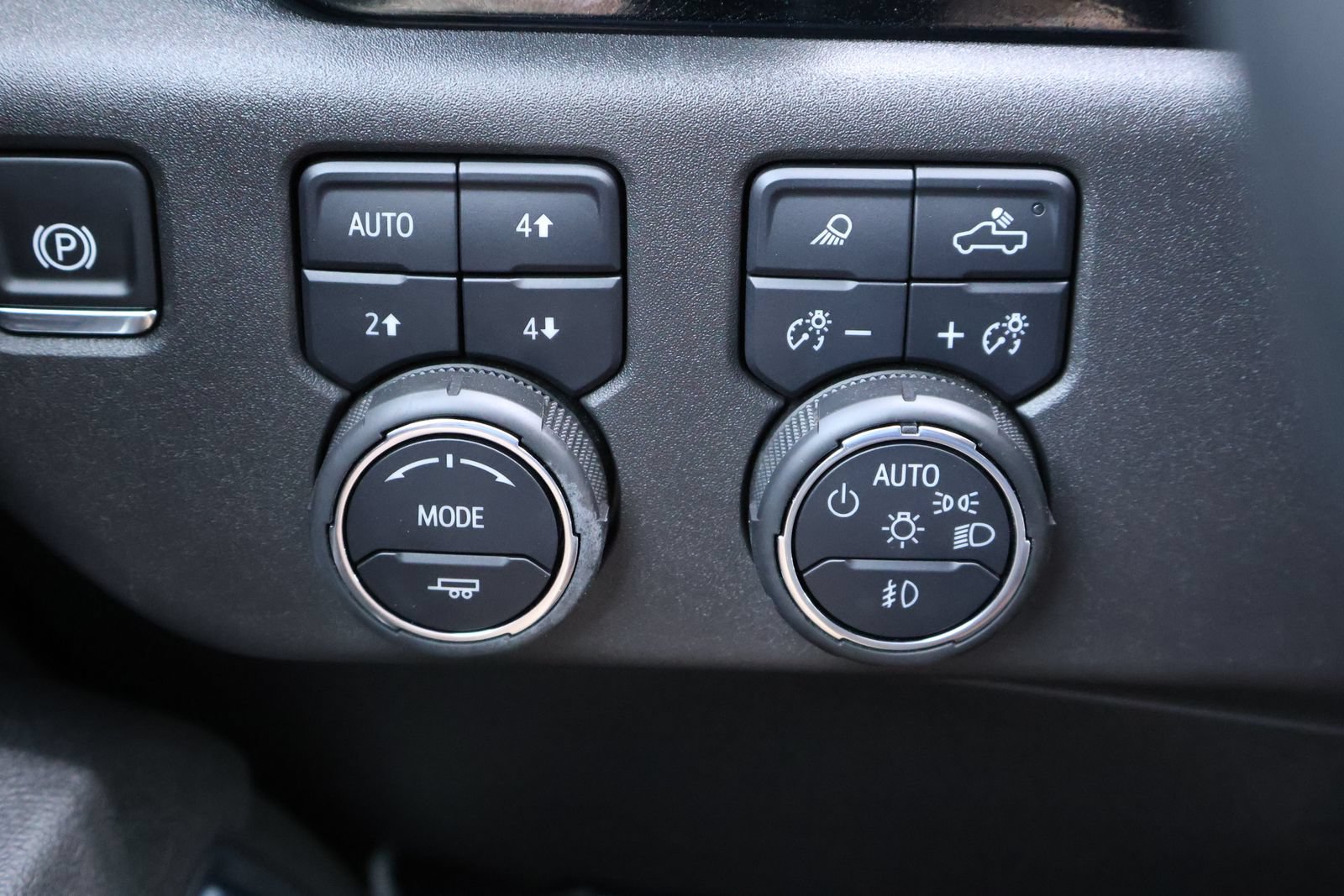 Used 2025 Chevrolet Silverado 1500 High Country w/ Technology Package AWD/4WD image 27