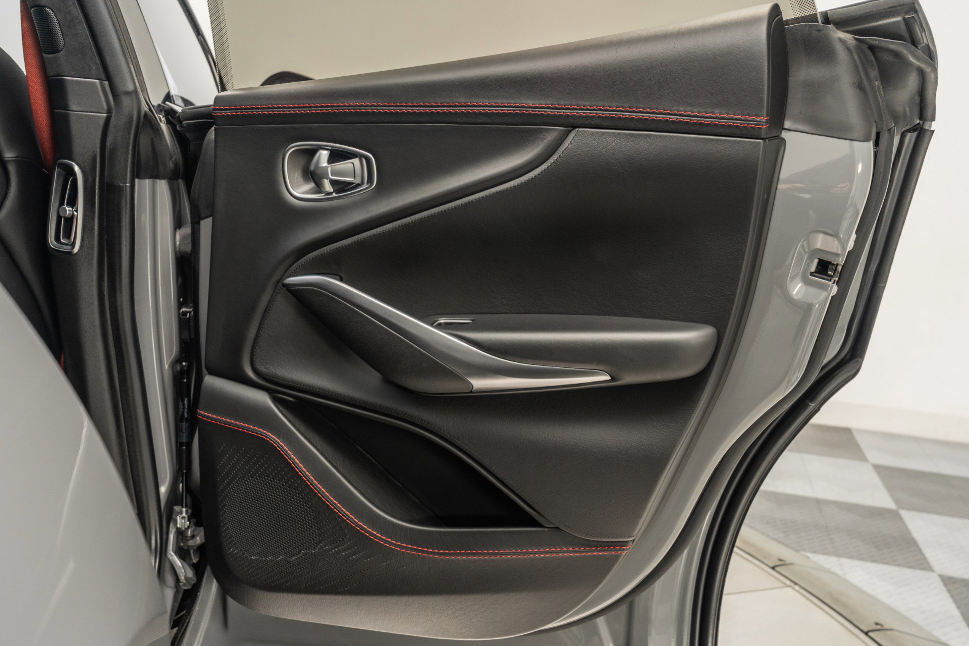 Used 2021 Aston Martin DBX image 41