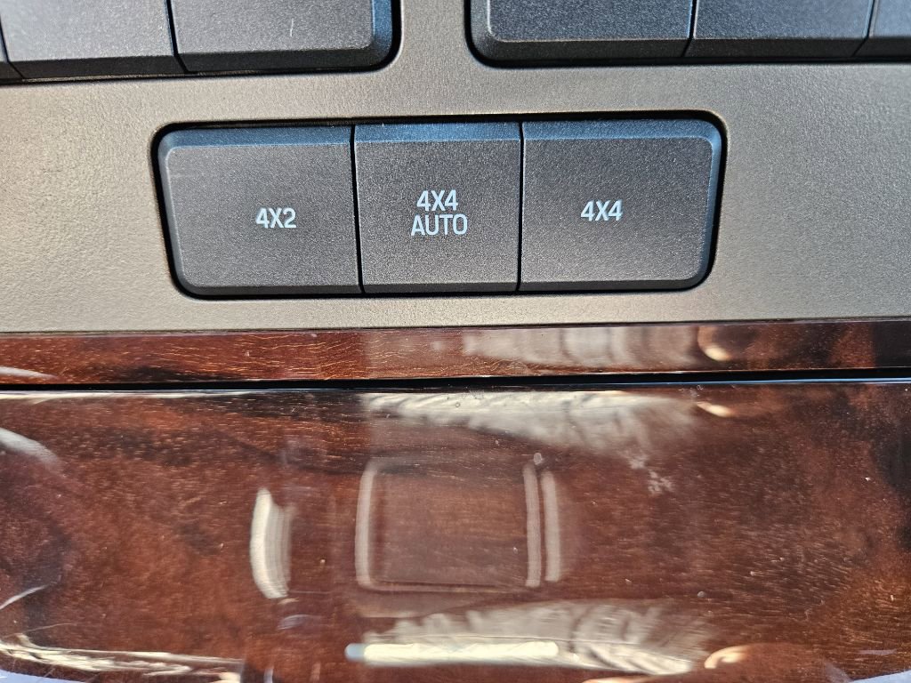 Used 2012 Lincoln Navigator 4WD image 17