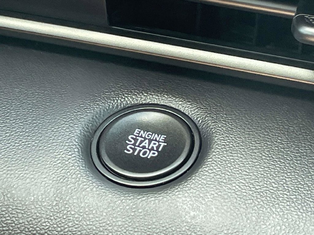 Used 2025 Hyundai Elantra Sport FWD image 19