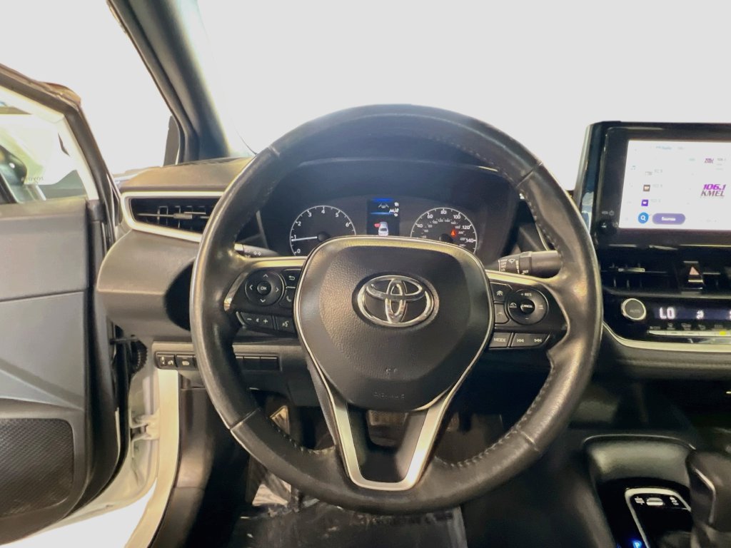 Used 2024 Toyota Corolla SE w/ SE Convenience Package FWD image 11