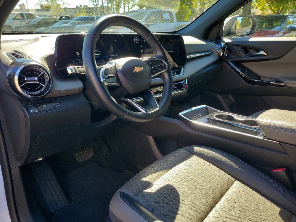 Used 2025 Chevrolet Equinox LT w/ Convenience Package II FWD image 26