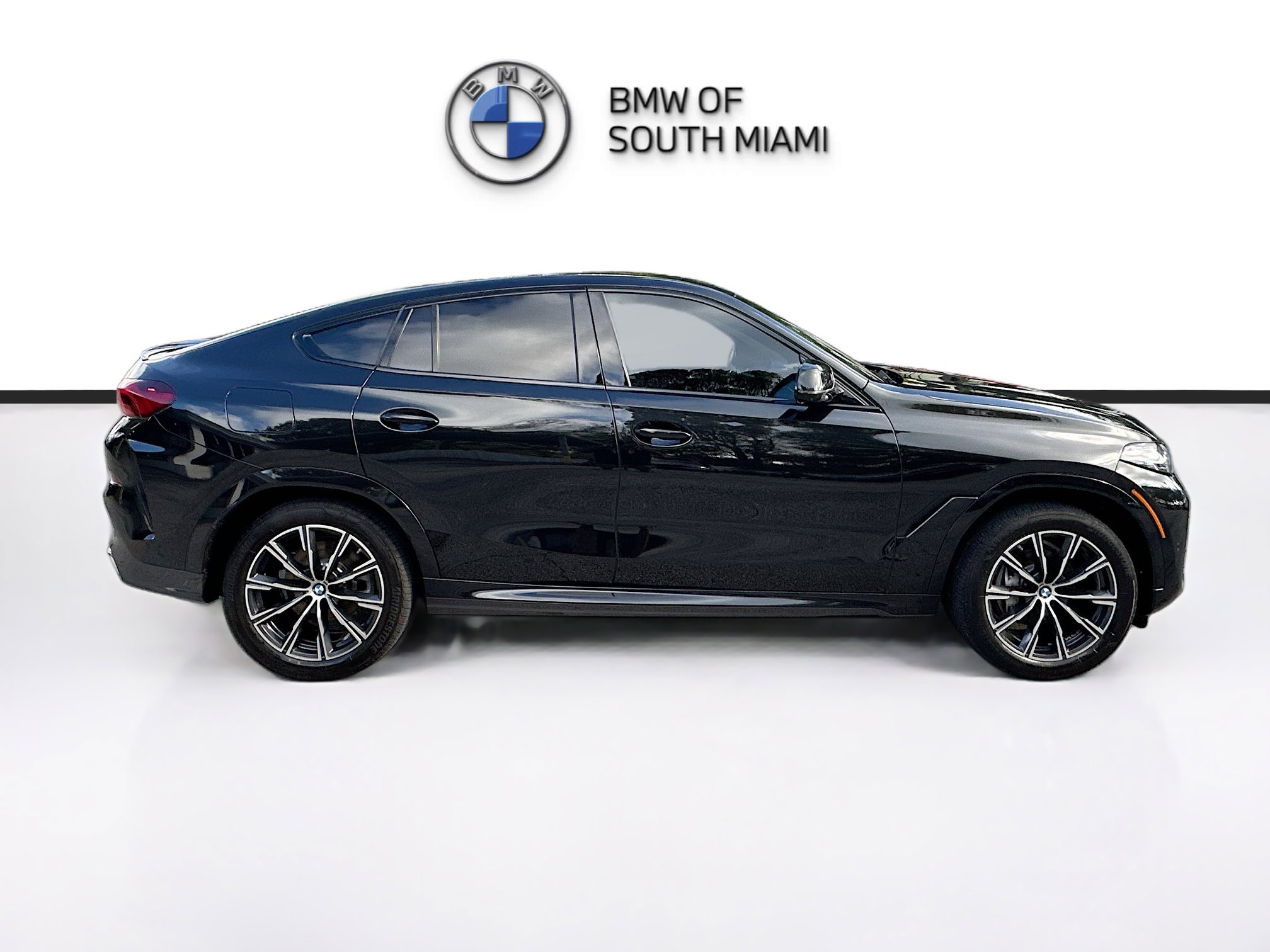 Used 2025 BMW X6 xDrive40i w/ Climate Comfort Package image 8