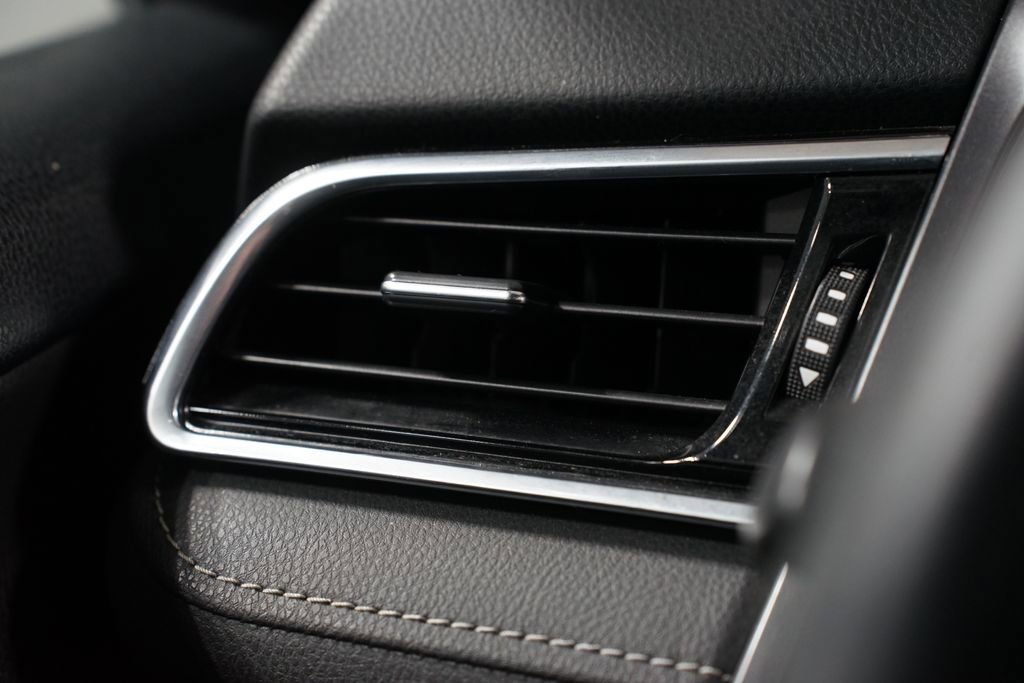 Used 2018 Toyota Camry SE image 23