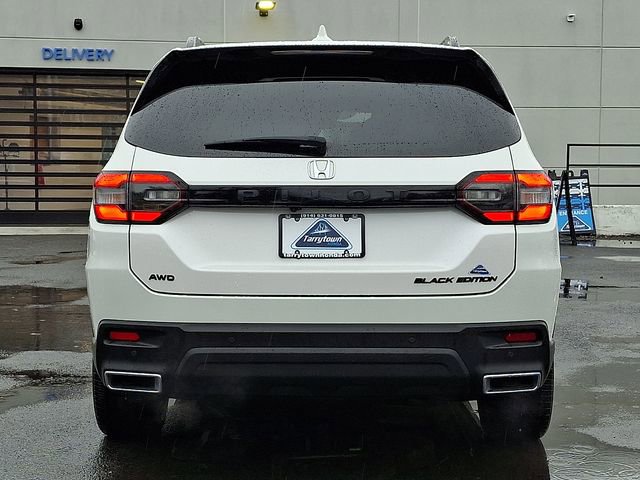 Certified 2025 Honda Pilot Black Edition image 5