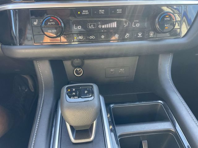 Used 2025 Nissan Pathfinder SV FWD image 36