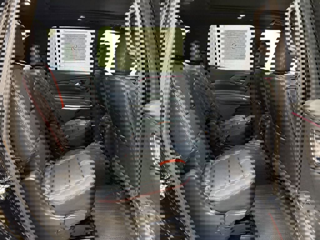 New 2026 Chevrolet Traverse RS w/ LPO, Floor Liner Package AWD/4WD image 34