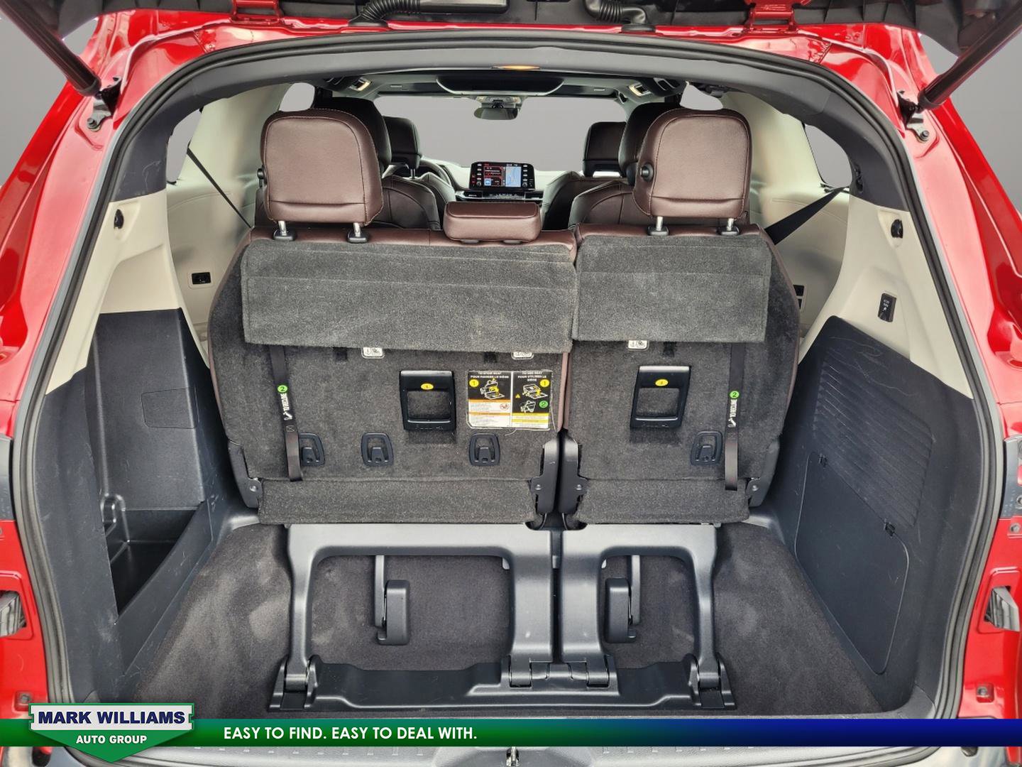 Used 2021 Toyota Sienna Platinum image 36