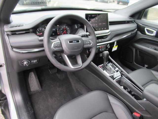 New 2026 Jeep Compass Latitude image 14