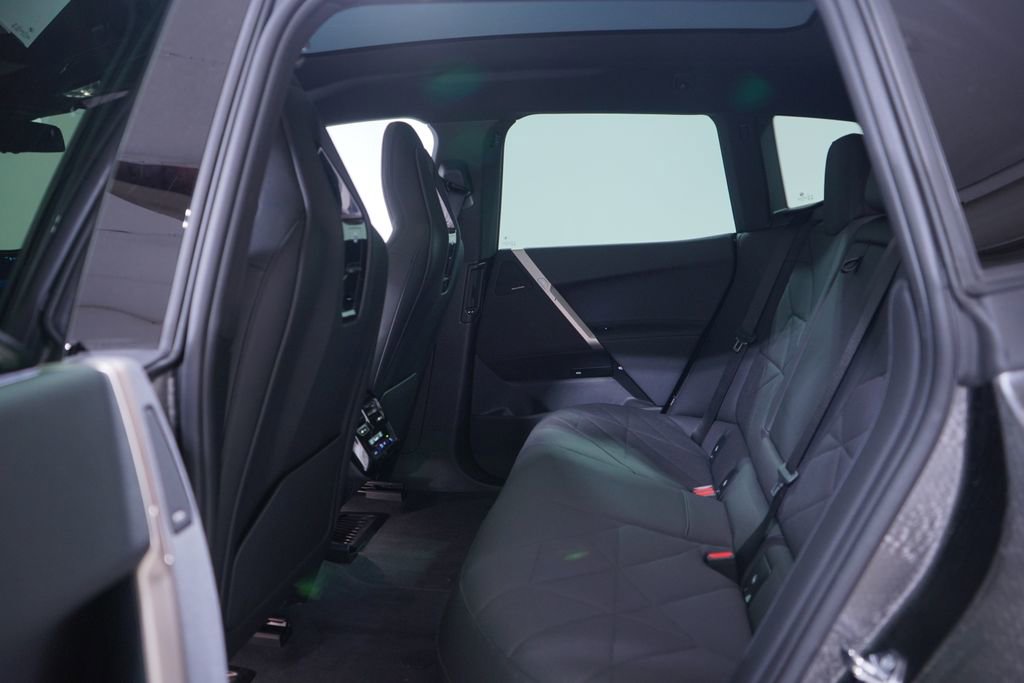 Used 2024 BMW iX xDrive50 image 9