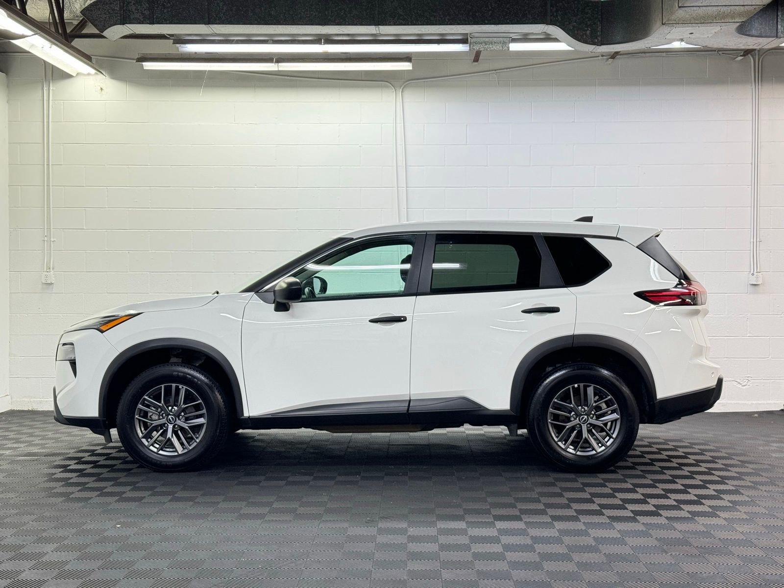 Used 2024 Nissan Rogue S image 3