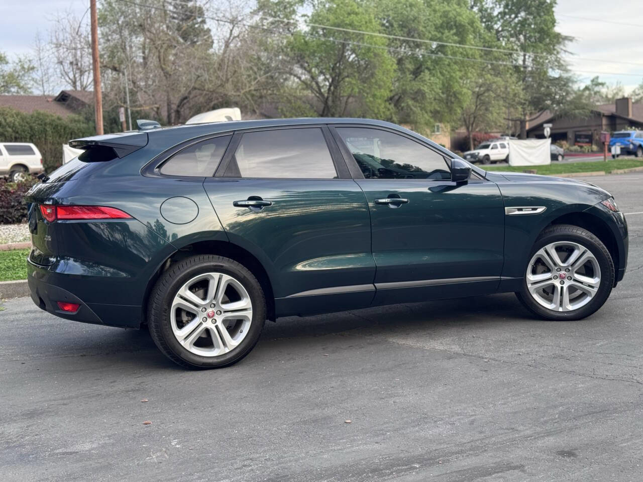 Used 2017 Jaguar F-PACE R-Sport image 6