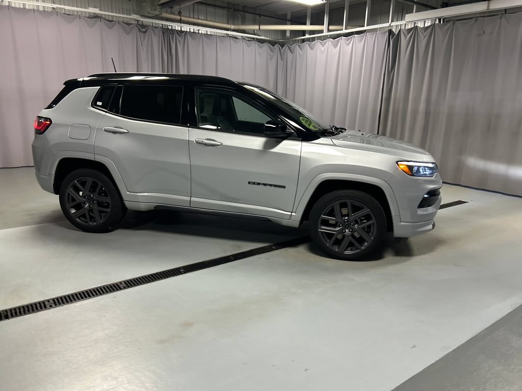 Used 2025 Jeep Compass Limited w/ High Altitude Package AWD/4WD image 8