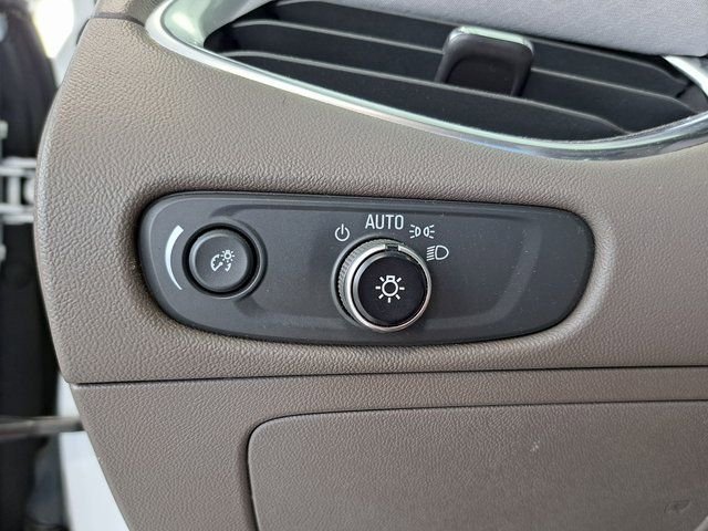 Used 2021 Chevrolet Malibu LT FWD image 13