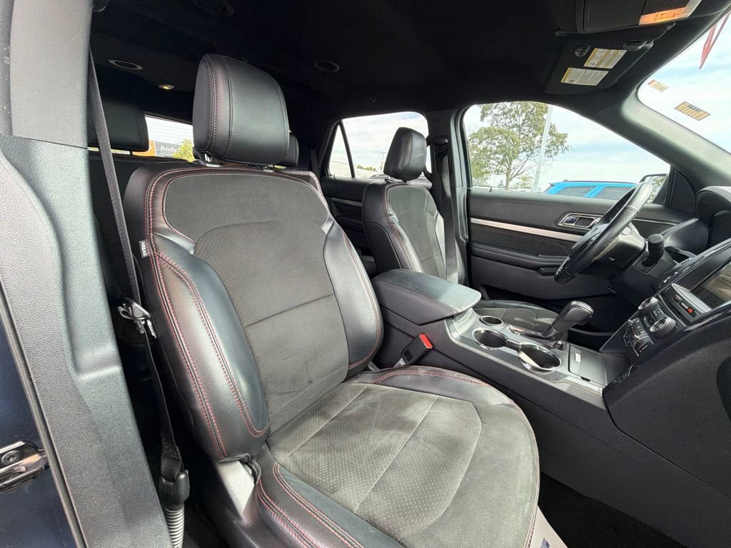 Used 2018 Ford Explorer XLT w/ Equipment Group 202A FWD image 36