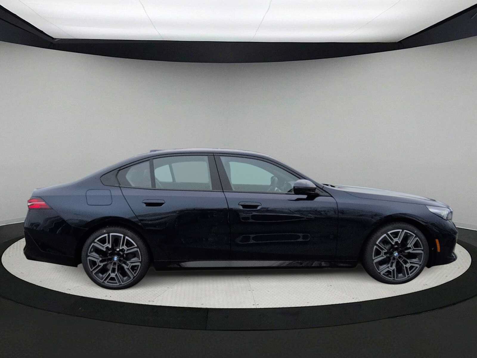 Used 2026 BMW 530i xDrive w/ M Sport Package AWD/4WD image 9