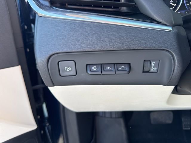 Used 2024 Buick Enclave Avenir w/ Avenir Technology Package image 17