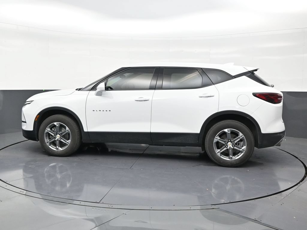 Used 2023 Chevrolet Blazer LT FWD image 2