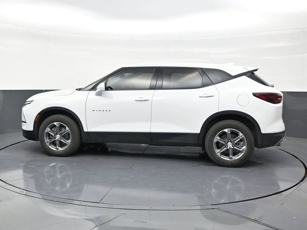 Used 2023 Chevrolet Blazer LT FWD image 2