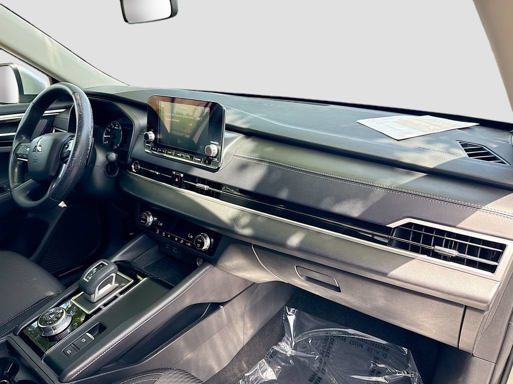 Used 2024 Mitsubishi Outlander ES FWD image 27