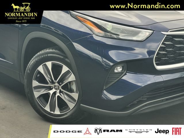 Used 2022 Toyota Highlander XLE FWD image 3