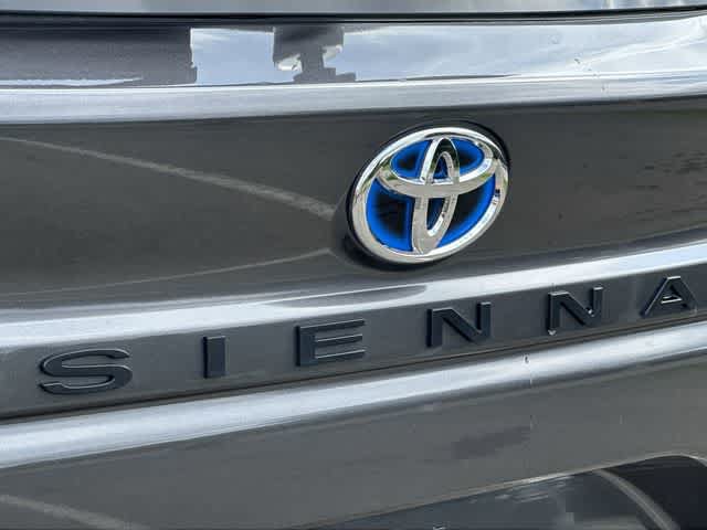 Used 2025 Toyota Sienna XLE w/ XLE Plus Package AWD/4WD image 18