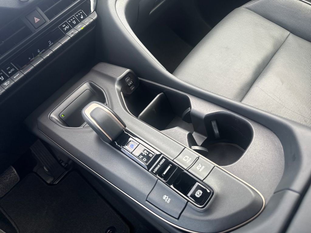 Used 2023 Toyota Crown Limited image 28