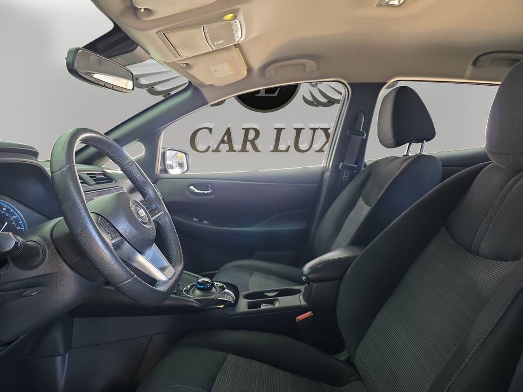 Used 2020 Nissan Leaf SV w/ SV Technology Package FWD image 9