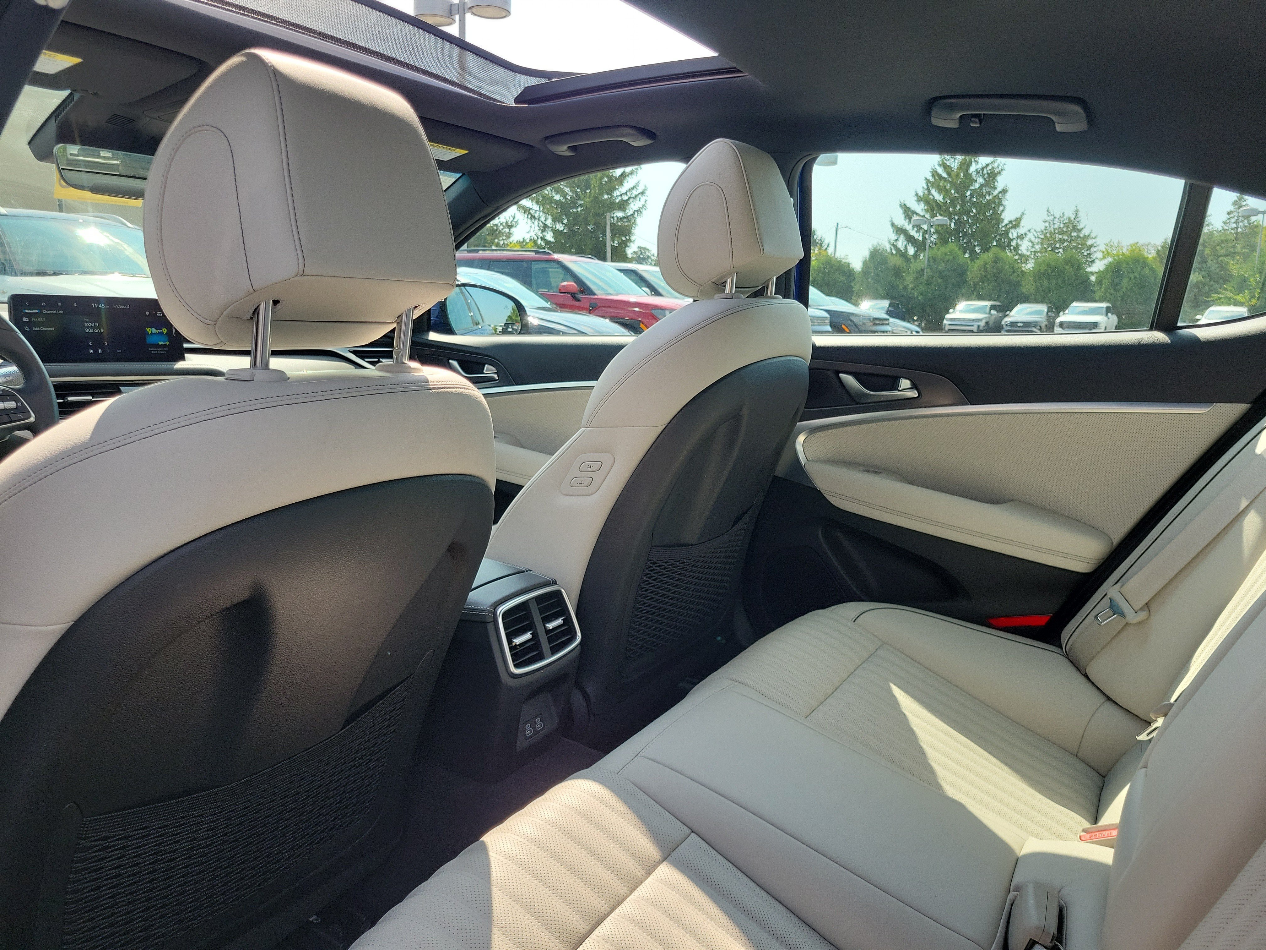 Used 2025 Genesis G70 3.3T Advanced AWD/4WD image 14