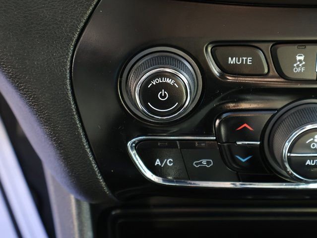 Used 2019 Jeep Cherokee Limited image 28