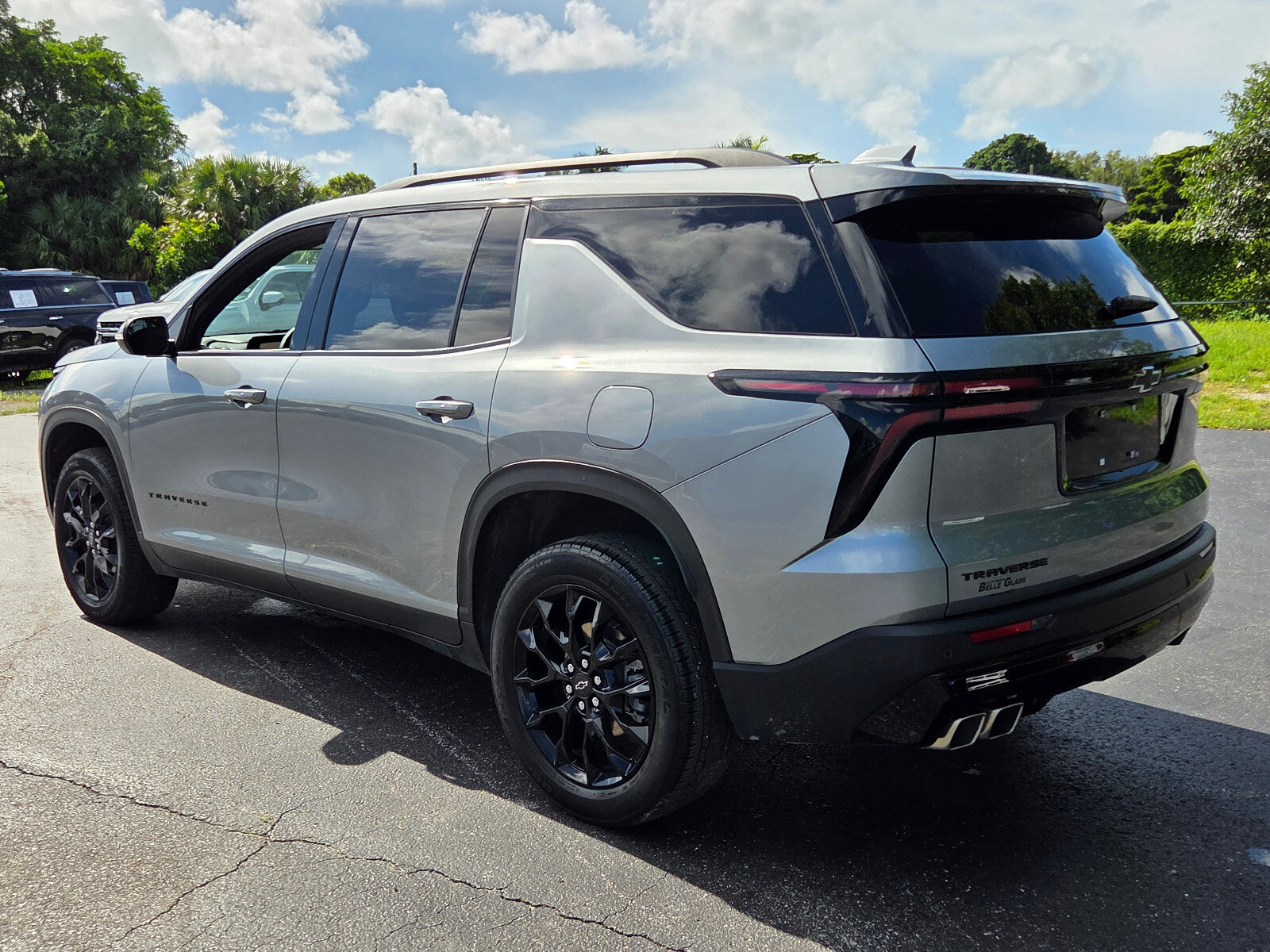 Certified 2025 Chevrolet Traverse LT w/ Midnight/Sport Edition FWD image 3