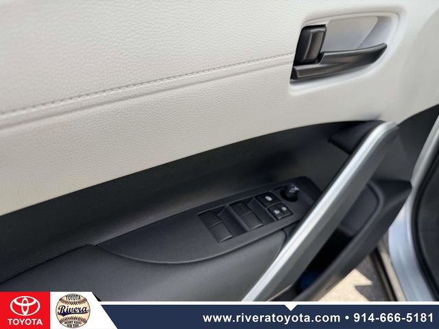 Used 2023 Toyota Corolla Cross L image 11