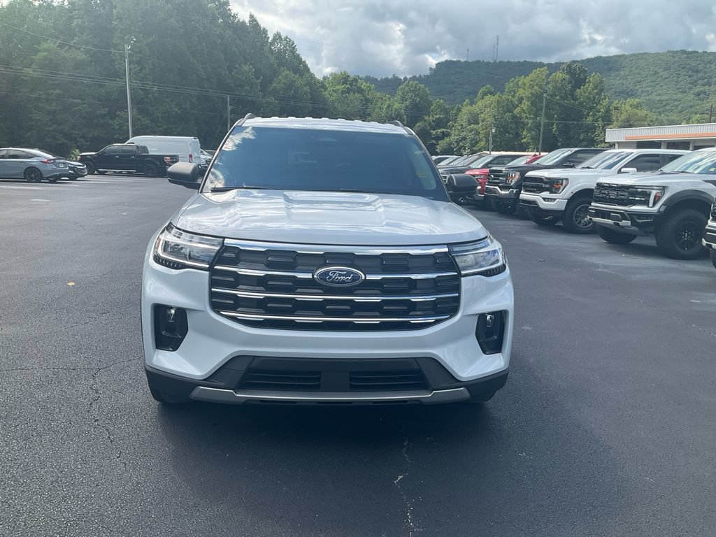 Certified 2025 Ford Explorer Active w/ Active Comfort Package AWD/4WD image 2