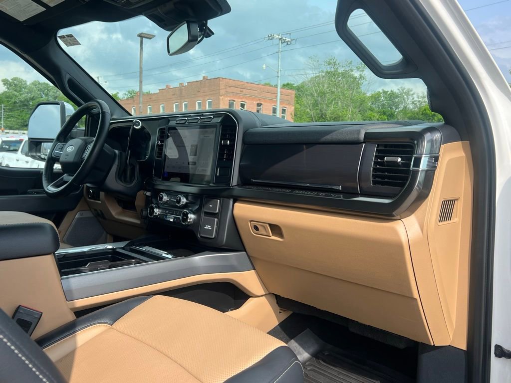 Used 2024 Ford F250 4x4 Crew Cab Super Duty image 22