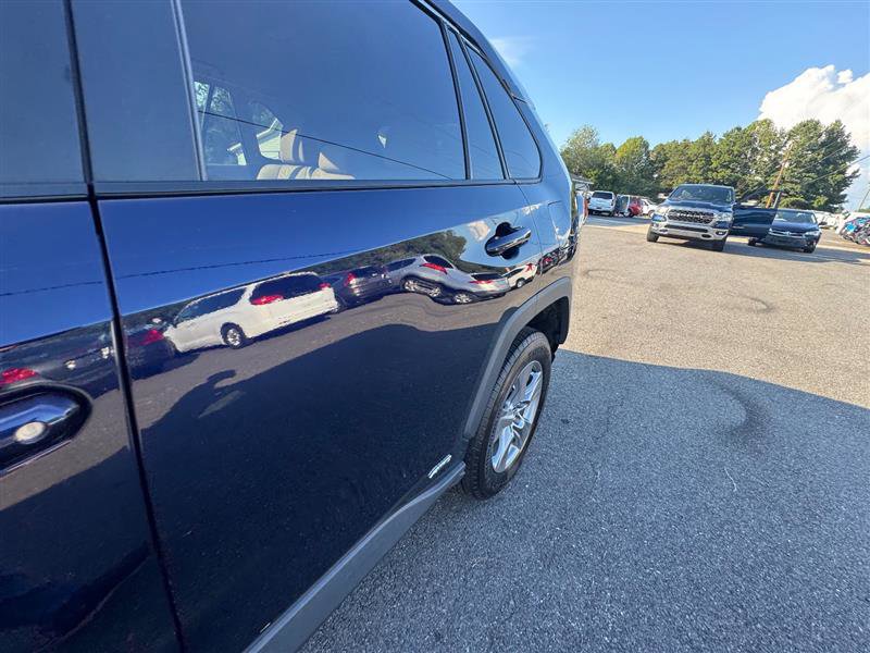 Used 2022 Toyota RAV4 XLE image 12