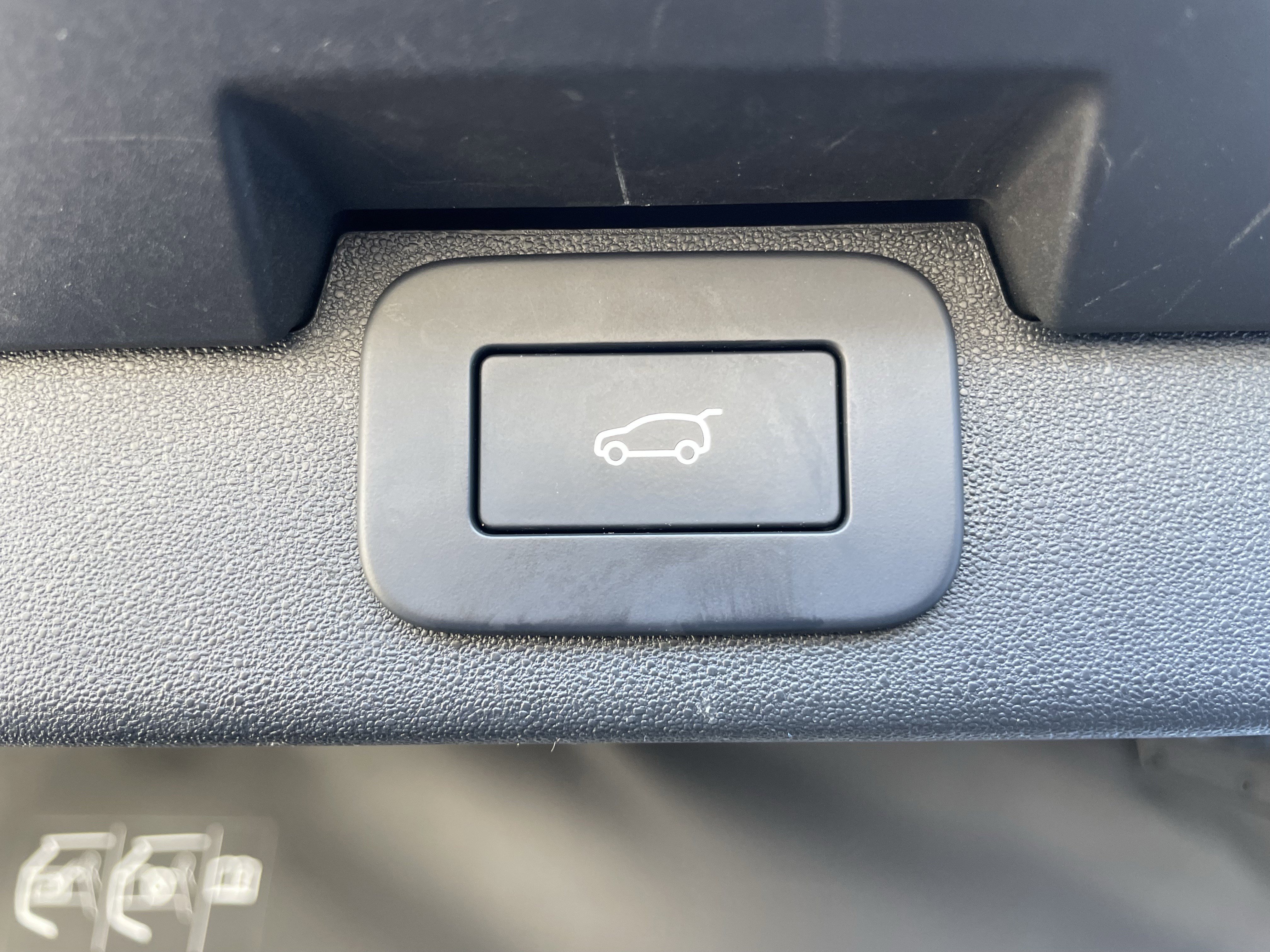 Certified 2024 Land Rover Discovery S image 41