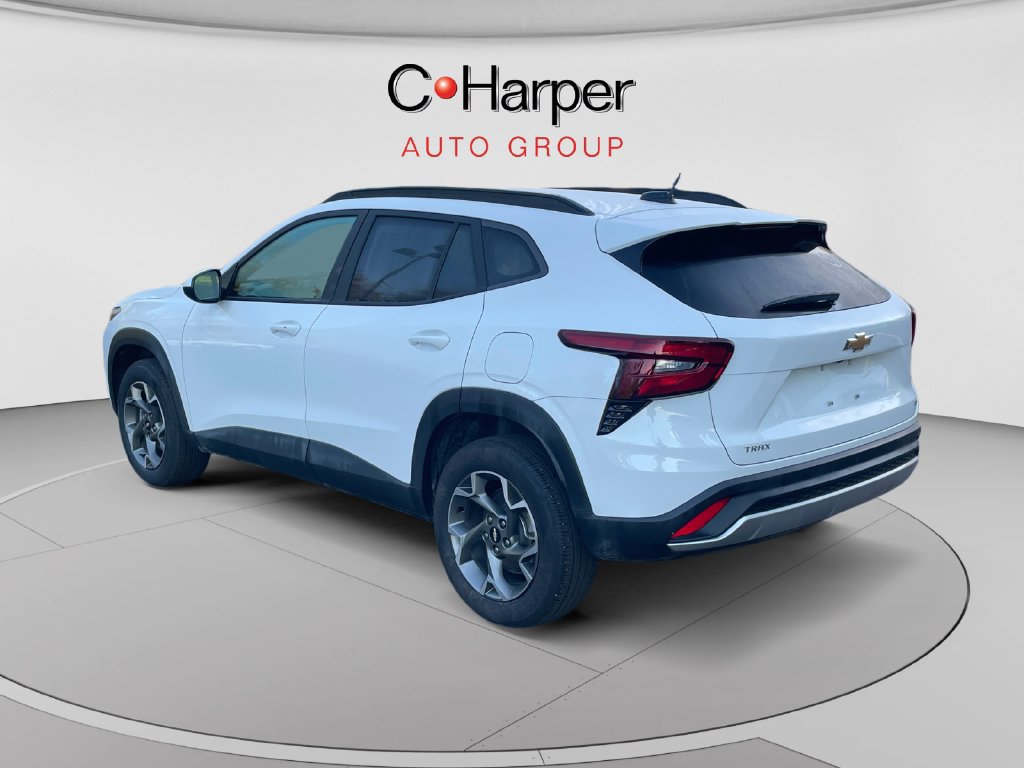 Used 2025 Chevrolet Trax LT w/ Driver Confidence Package FWD image 5