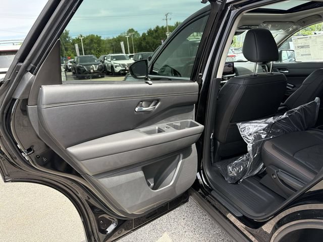 New 2026 Nissan Pathfinder Platinum AWD/4WD image 11