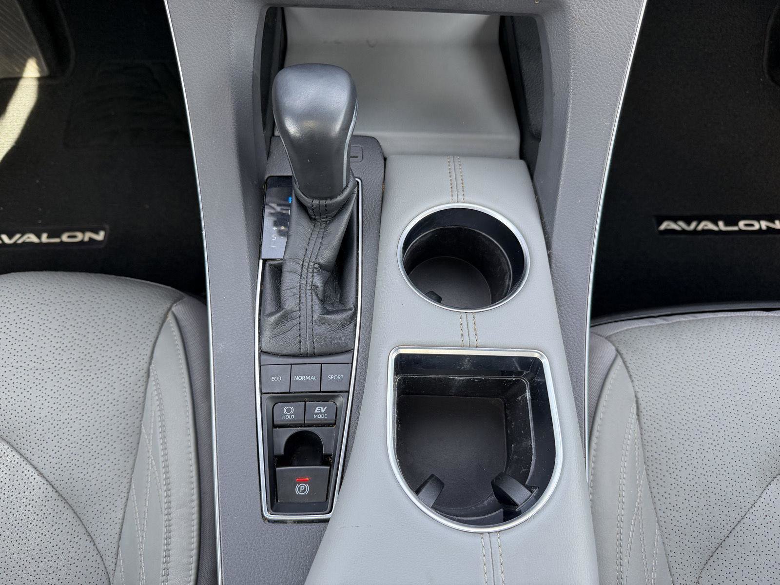 Used 2020 Toyota Avalon Limited w/ Advanced Safety Package FWD image 29