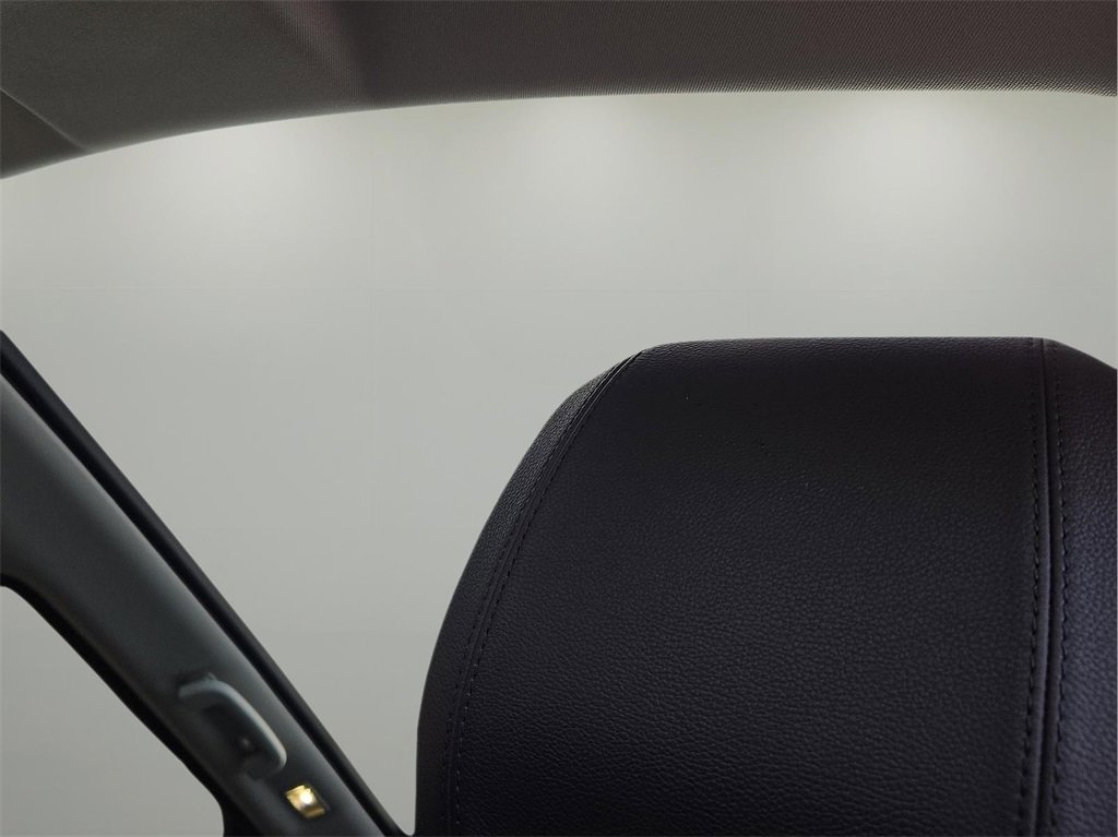 Used 2017 Land Rover Discovery Sport HSE image 15