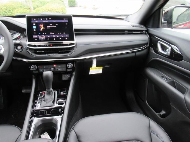 New 2026 Jeep Compass Latitude w/ Mopar Graphics Package image 13