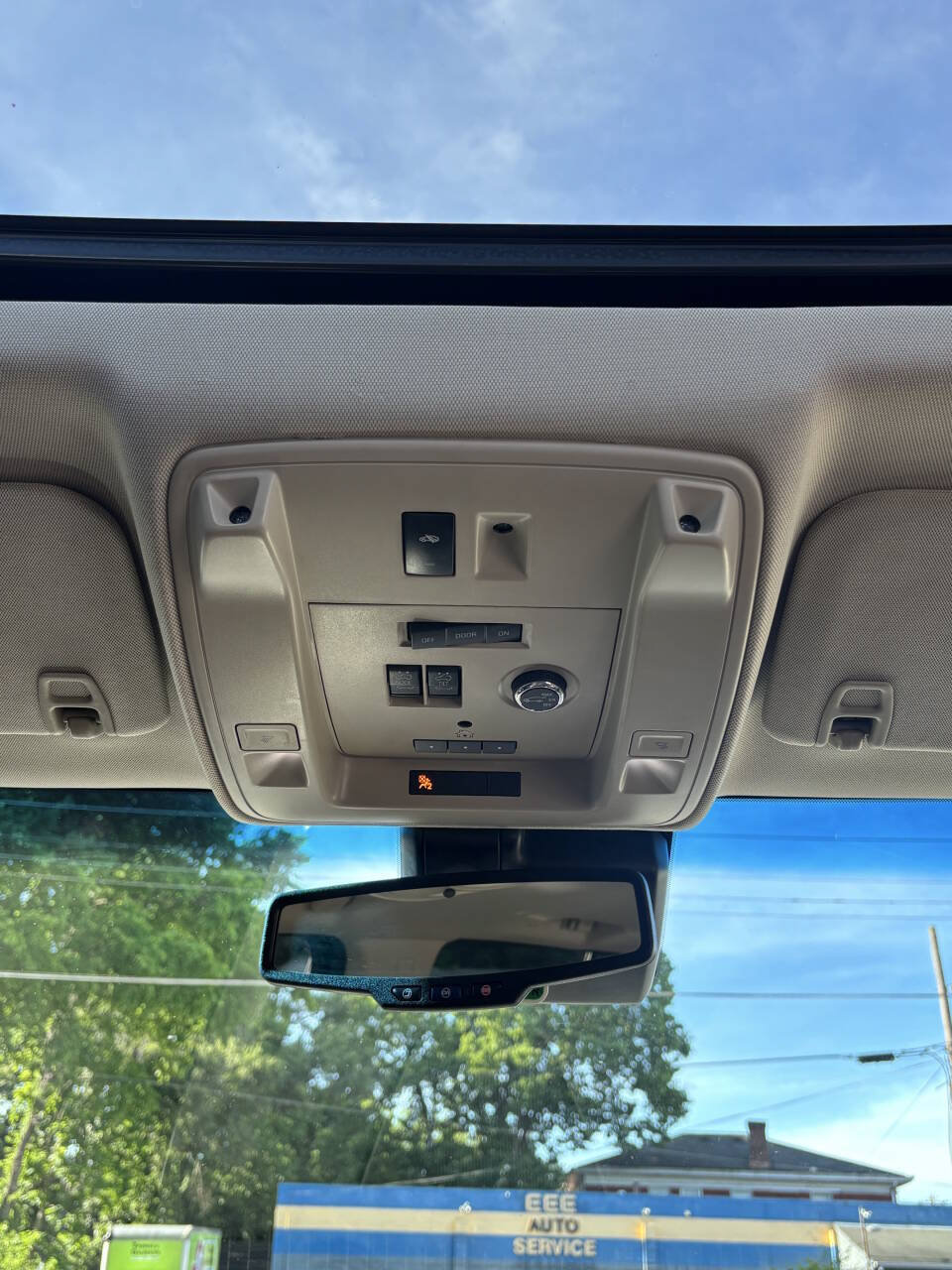 Used 2015 Chevrolet Suburban LTZ AWD/4WD image 30
