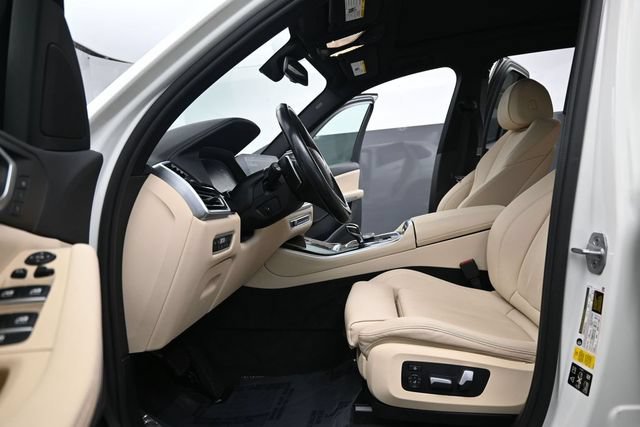 Used 2021 BMW X5 xDrive40i w/ Convenience Package AWD/4WD image 16