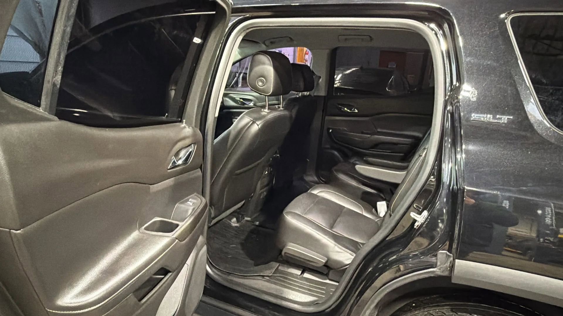 Used 2019 GMC Acadia SLT w/ LPO, Floor Liner Package FWD image 28