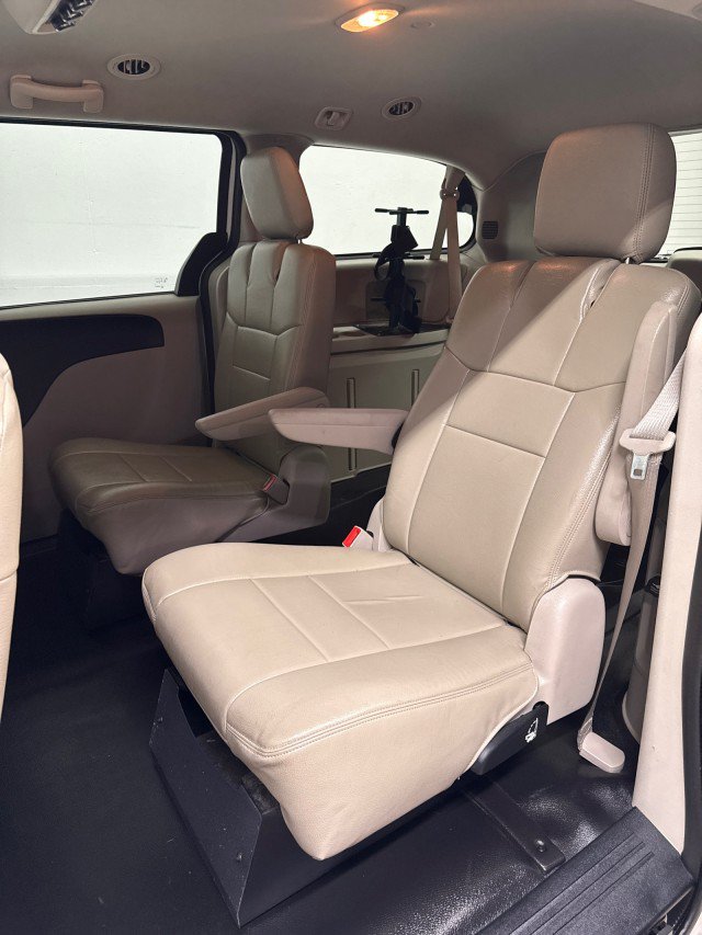 Used 2016 Dodge Grand Caravan SXT FWD image 36