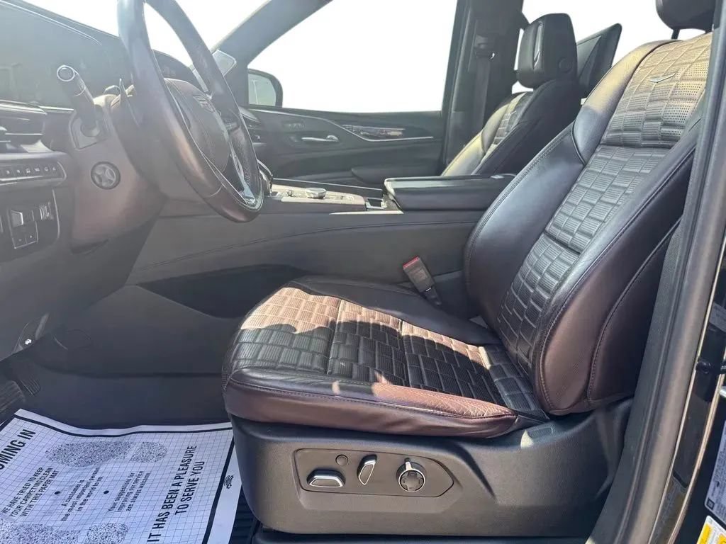 Used 2021 Cadillac Escalade Premium Luxury Platinum AWD/4WD image 9