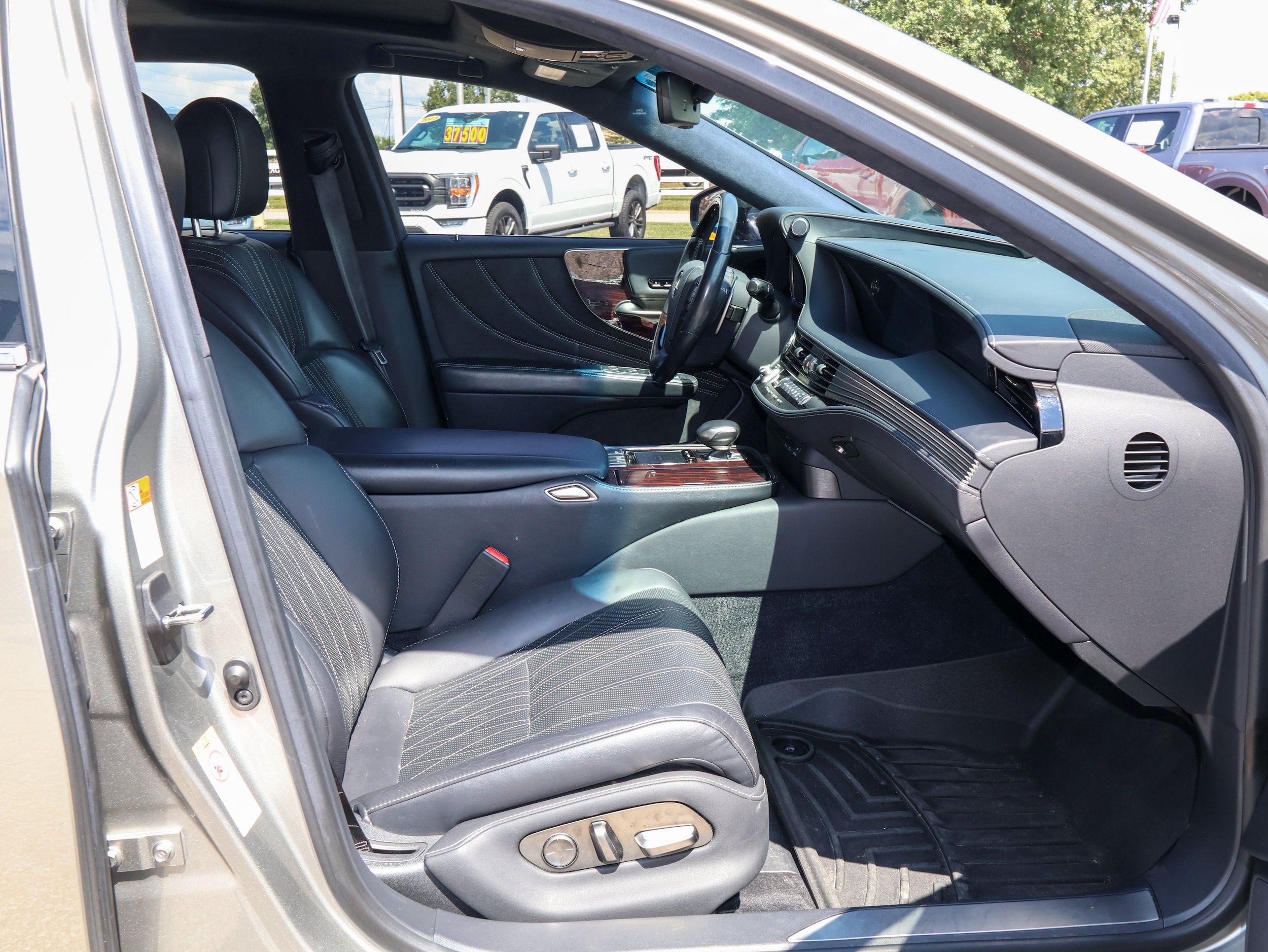 Used 2018 Lexus LS 500 AWD w/ Interior Upgrade Package image 33