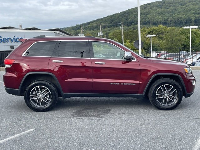 Used 2017 Jeep Grand Cherokee Limited image 16