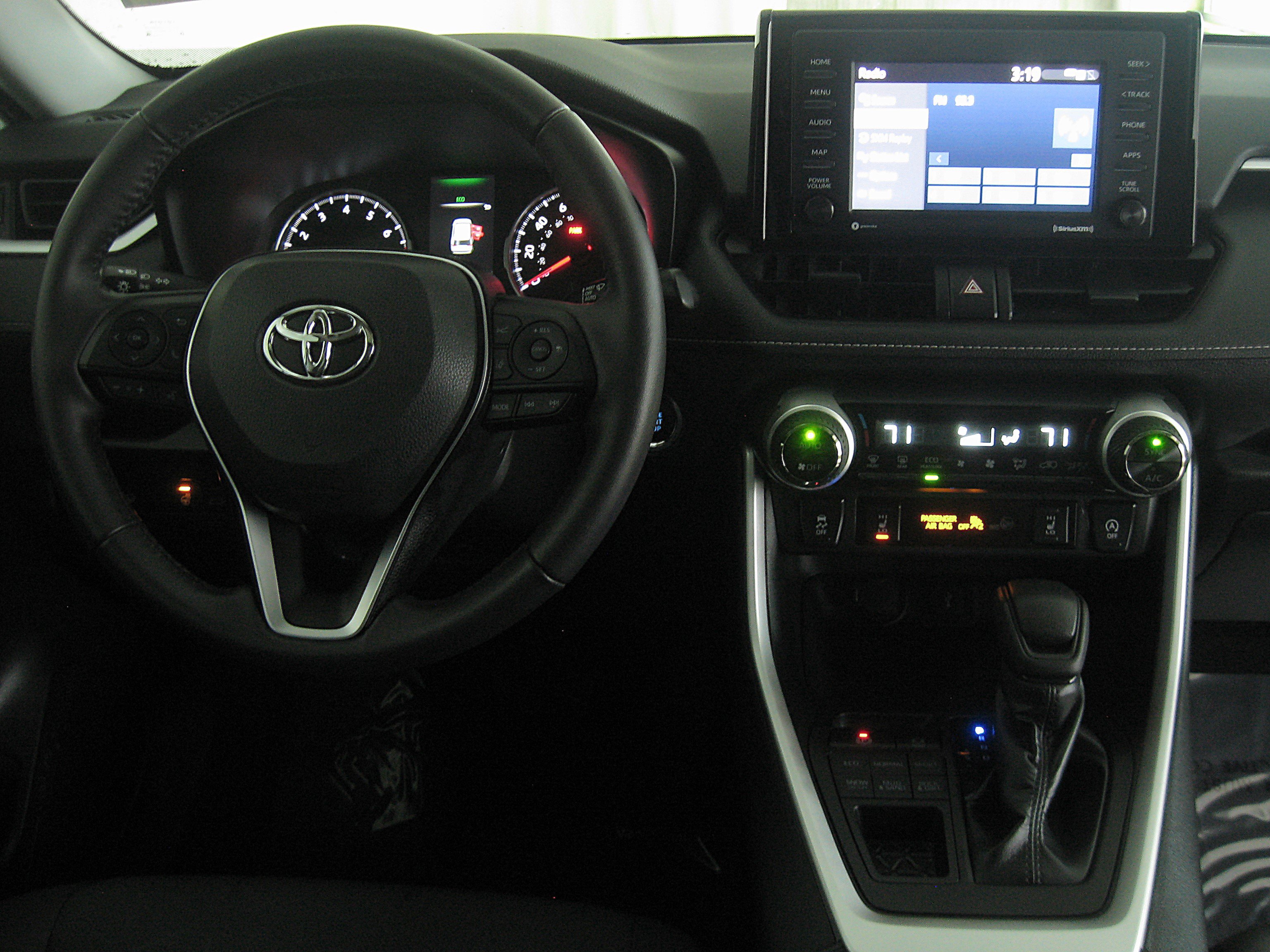 Used 2022 Toyota RAV4 XLE image 2