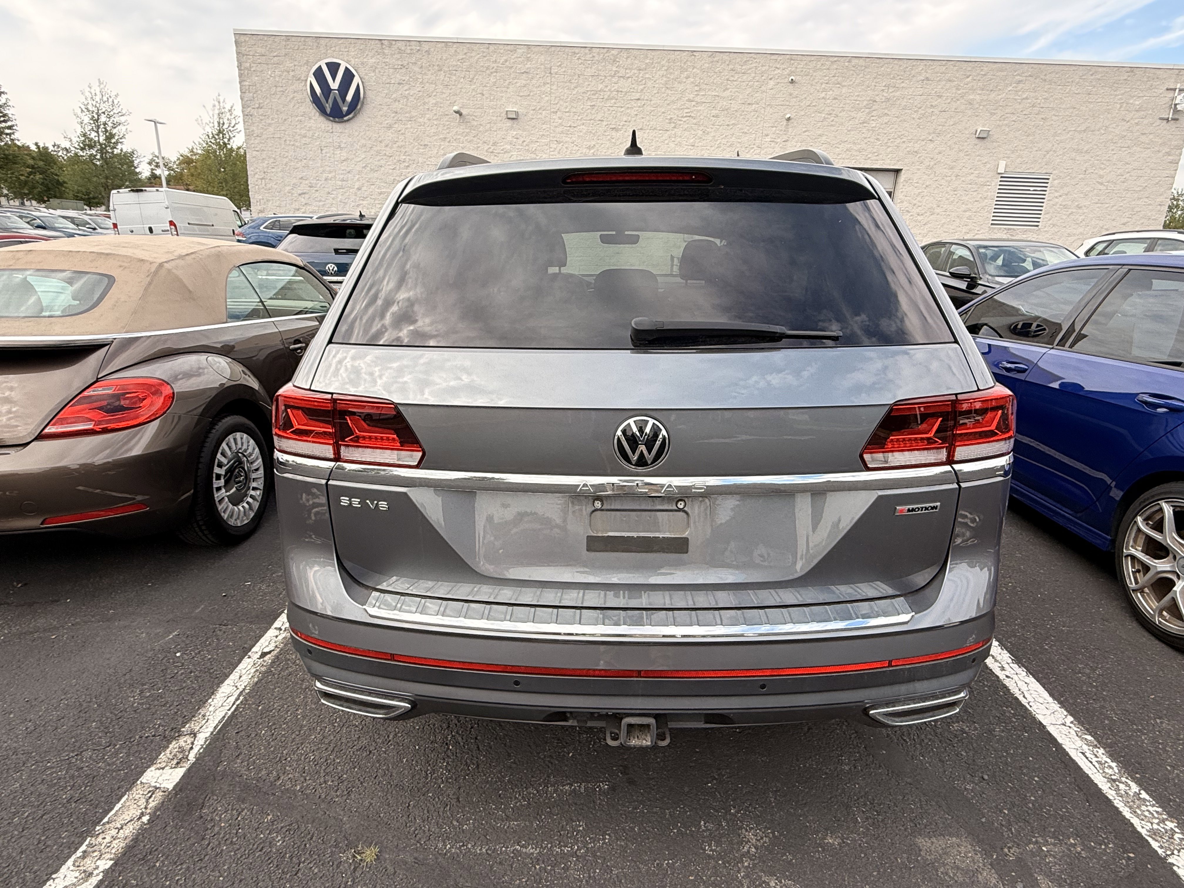 Used 2022 Volkswagen Atlas SE w/ Black Wheel Package image 8